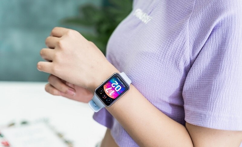 n hình, mang lại sự tiện lợi tối đa cho người dùng trong mọi hoàn cảnh.Huawei Watch Fit 2 gây ấn tượng với màn hình AMOLED