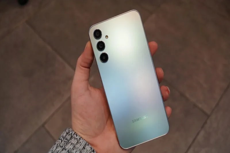 Galaxy A34 5G sở hữu thiết kế tối giản