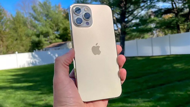 Thiết kế camera vuông đặc trưng từ các phiên bản tiền nhiệm