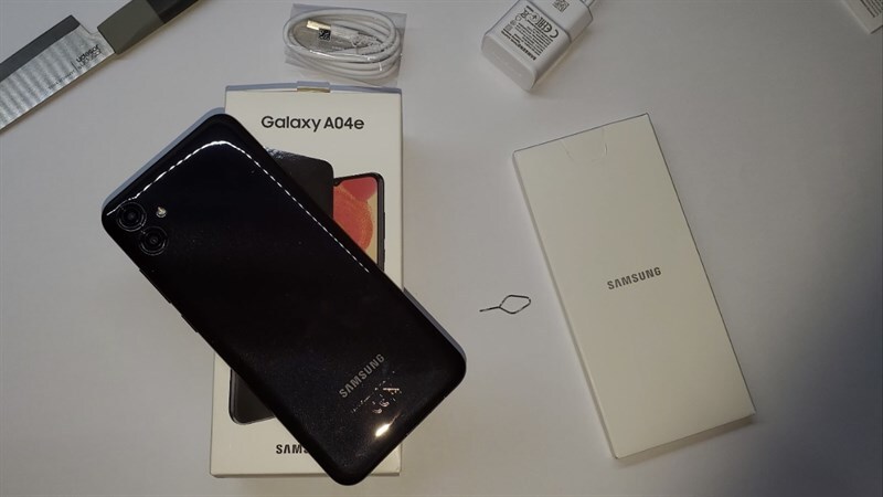 Samsung Galaxy A04e - điện thoại pin trâu giá rẻ dưới 2 triệu