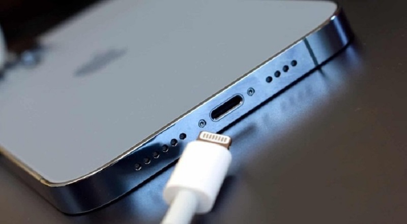 iPhone 14 Pro Max vẫn giữ cổng sạc cũ