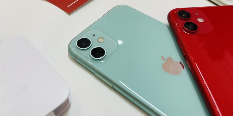iPhone 11 64GB có thiết kế sang trọng với khung nhôm và mặt kính cường lực