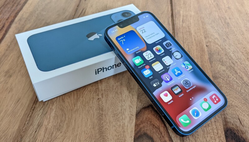 iPhone 13 - điện thoại tầm giá 13 triệu