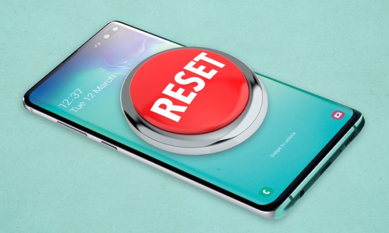 điện thoại tự tắt nguồn khi còn pin
