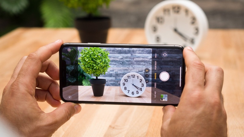 Nên mua điện thoại nào tầm 8-10 triệu? iPhone 11 Pro Max 256GB Cũ