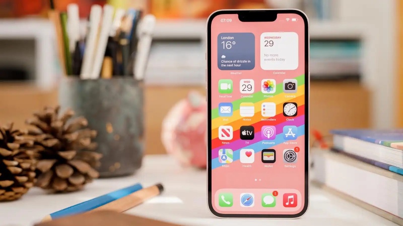 Nên mua điện thoại nào tầm 8-10 triệu? iPhone 13 128GB Cũ