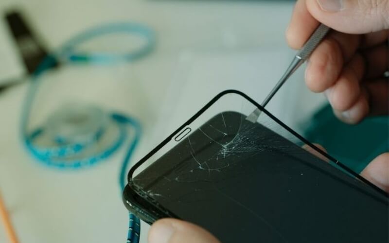 Sử dụng cường lực không chất lượng, không tương thích với điện thoại