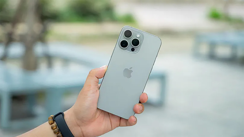 iPhone 15 Pro Max - điện thoại 3 camera vuông