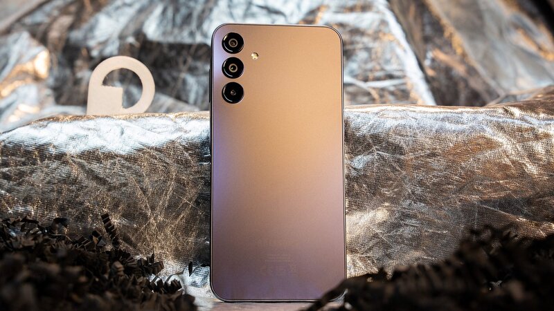 Samsung Galaxy A15 - smartphone cho người già