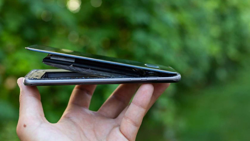 iPhone bị hở màn hình sửa bao nhiêu tiền