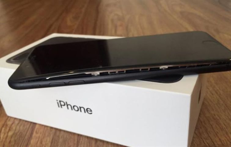 Địa chỉ thay pin iPhone chính hãng