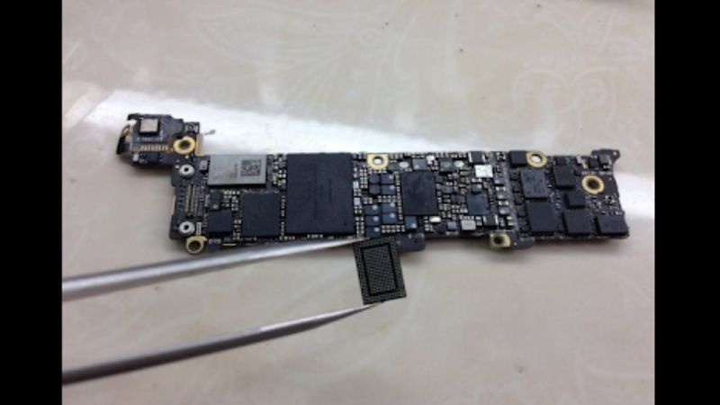 soc-man-hinh-iphone-do-phan-cung
