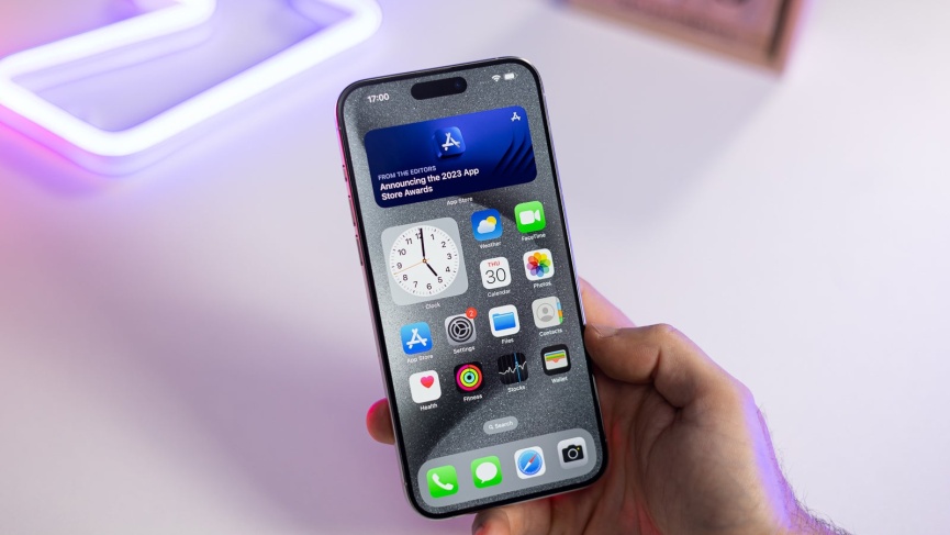 iPhone 15 Pro Max - Top màn hình điện thoại đẹp nhất nên mua 2024