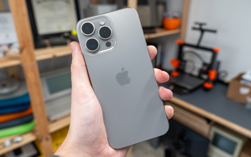 iPhone 3 mắt là iPhone gì? iPhone 15 Pro Max