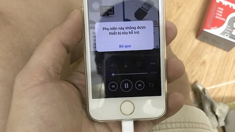 sạc iphone bị nóng có sao không