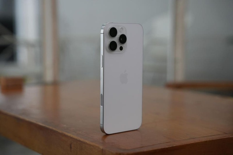 iphone 16 pro max màu trắng