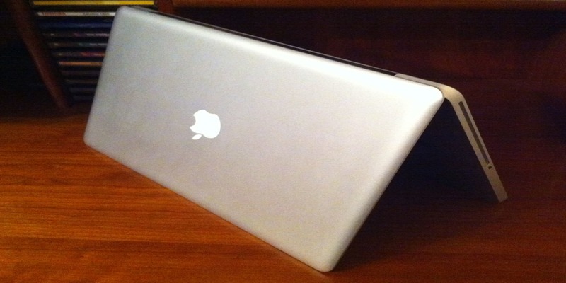 lat nguoc macbook