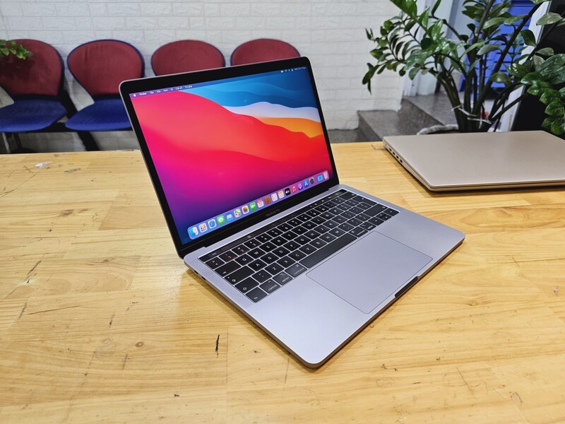 Macbook Pro 2019 256GB 13 inch
