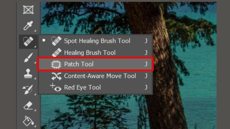 Chọn công cụ Patch Tool (phím tắt J, giữ chuột để chọn)