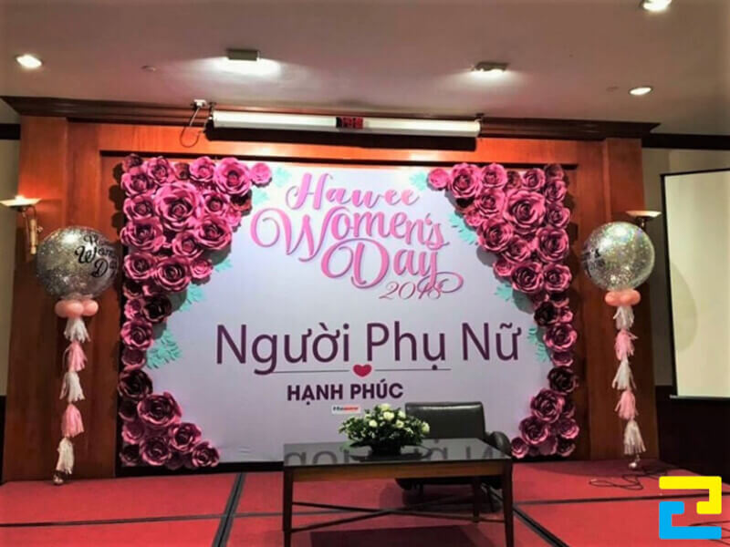 Trang trí backdrop 8/3 bằng hoa giấy mẫu 3