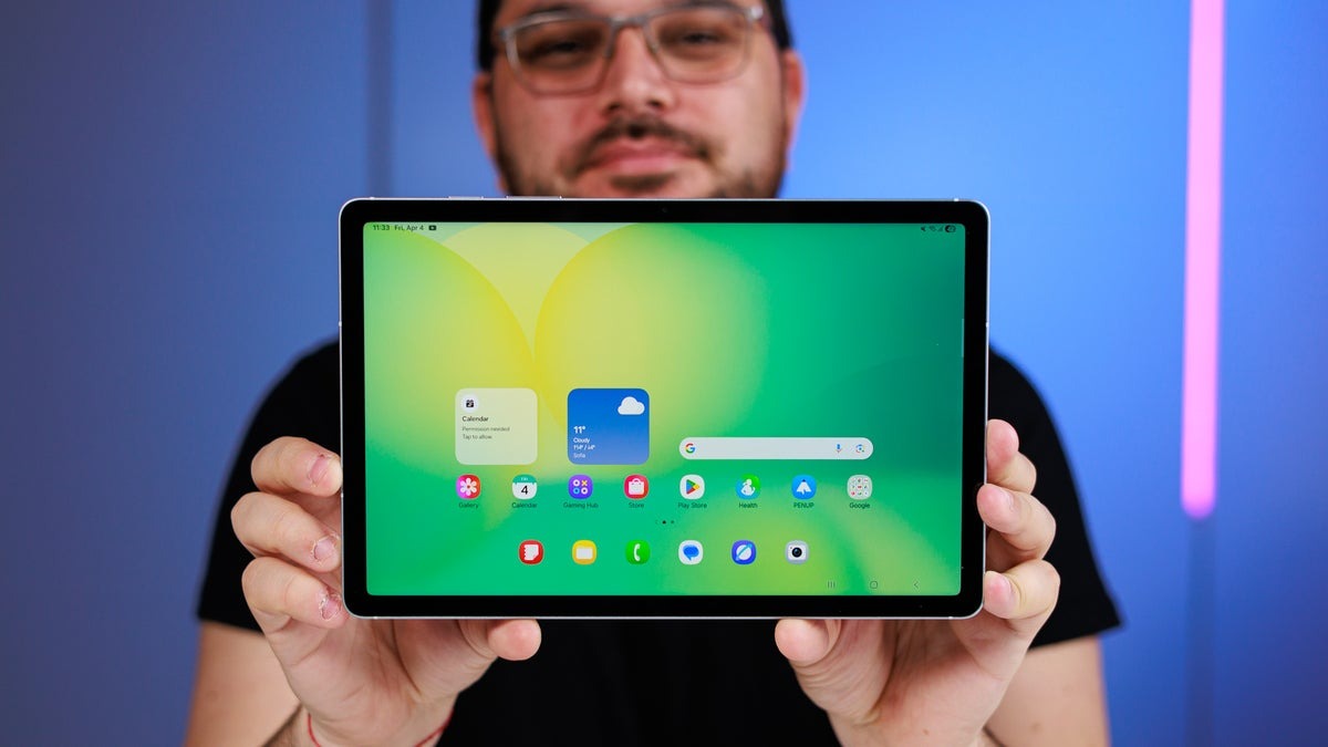 Màn hình của Galaxy Tab S10 FE vs Galaxy Tab S10 FE Plus