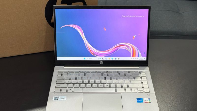laptop cho sinh viên du lịch