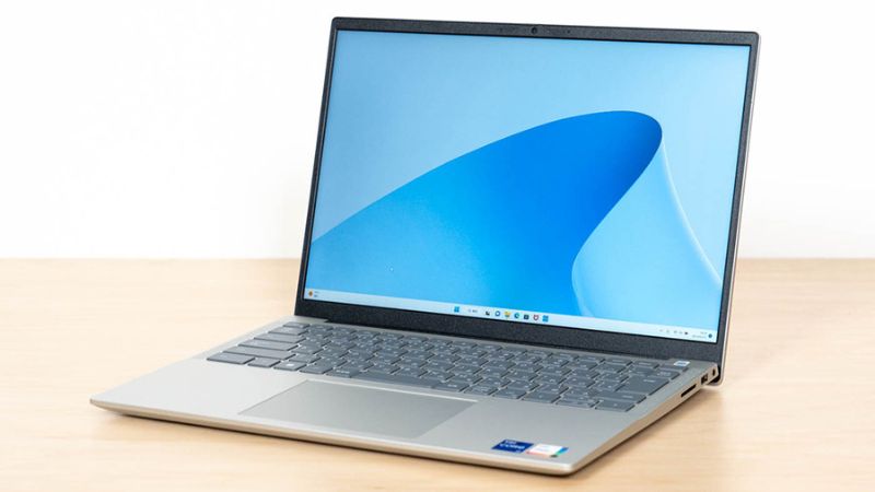 laptop cho sinh viên du lịch