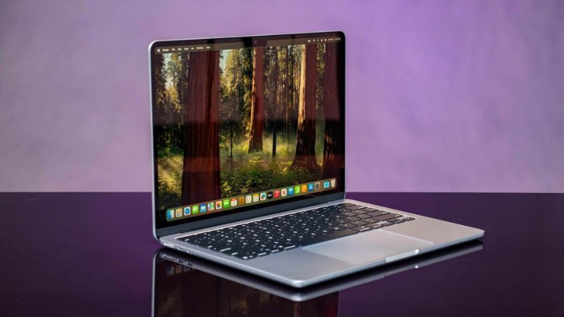 MacBook Air M4 13 Inch 10 CPU 8 GPU