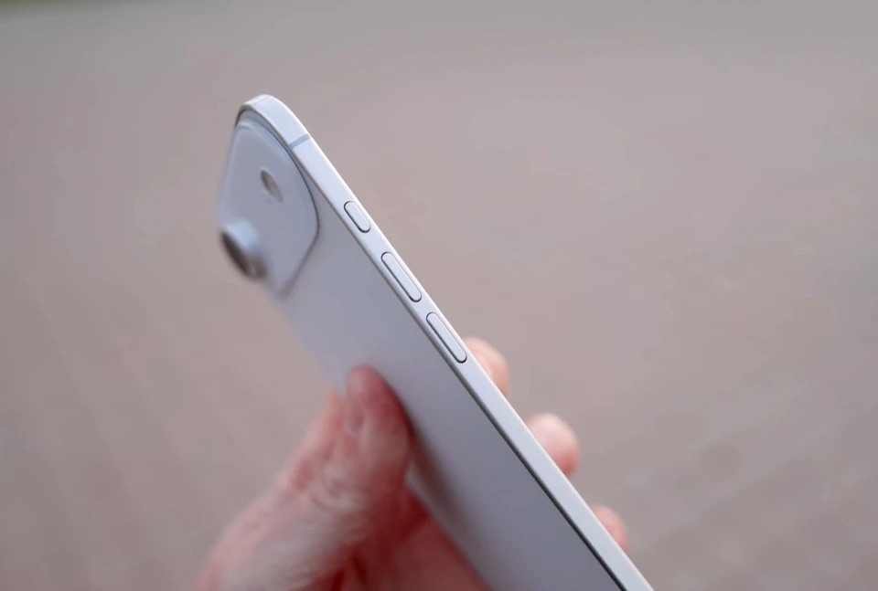 pin silicon iPhone 17 Air 
