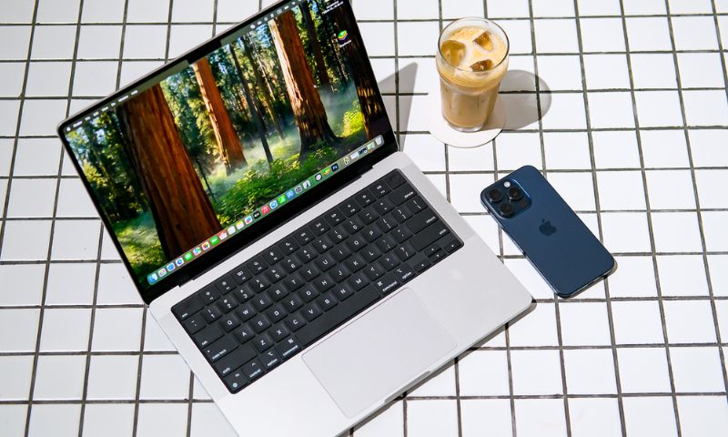 So sánh MacBook Pro M4 vs Macbook Air M4 về màn hình