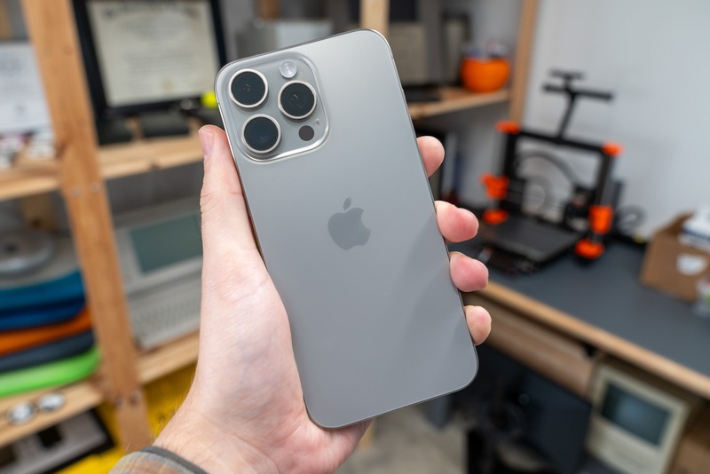 iPhone 15 Pro Max thuộc top mẫu điện thoại chụp ảnh đẹp 2025