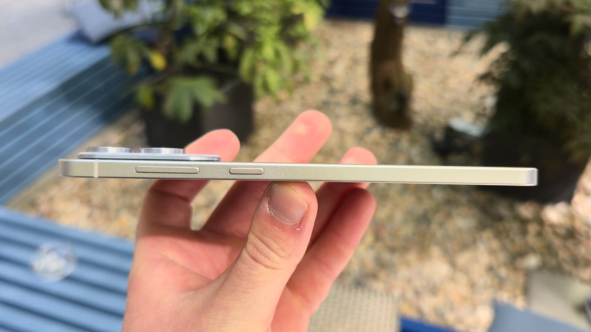Trên tay Galaxy S25 Edge