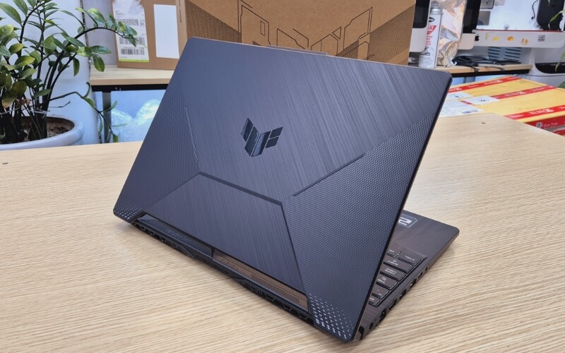 laptop cho sinh viên công nghệ thông tin