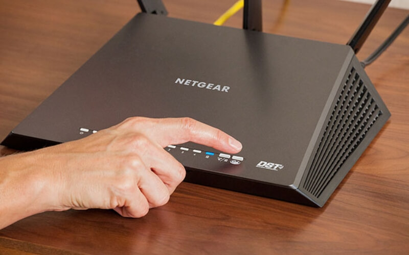 Khởi động lại Router WiFi