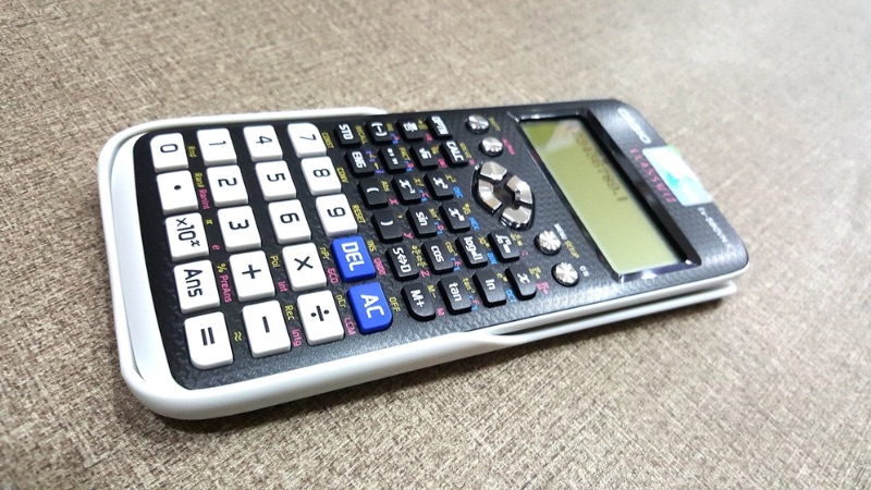 Câu hỏi về thay pin máy tính Casio fx-580VN