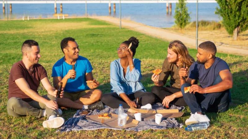 Đi dã ngoại, picnic cùng bạn bè vào mùa hè