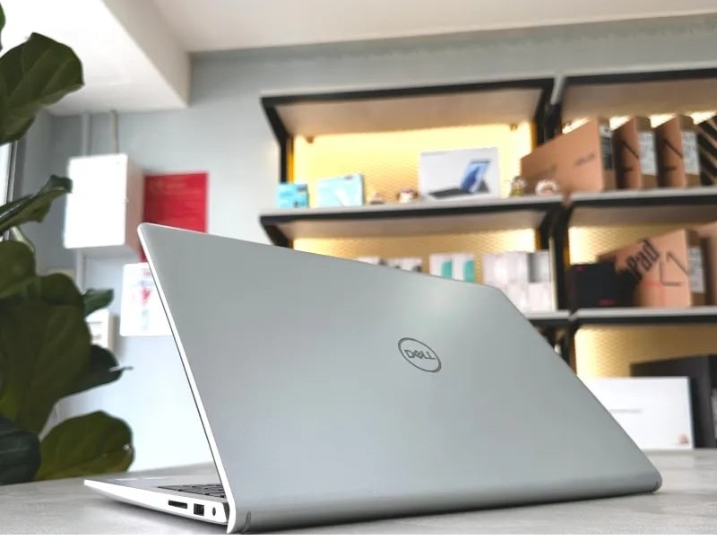 Laptop Dell Inspiron 15 3530 i5