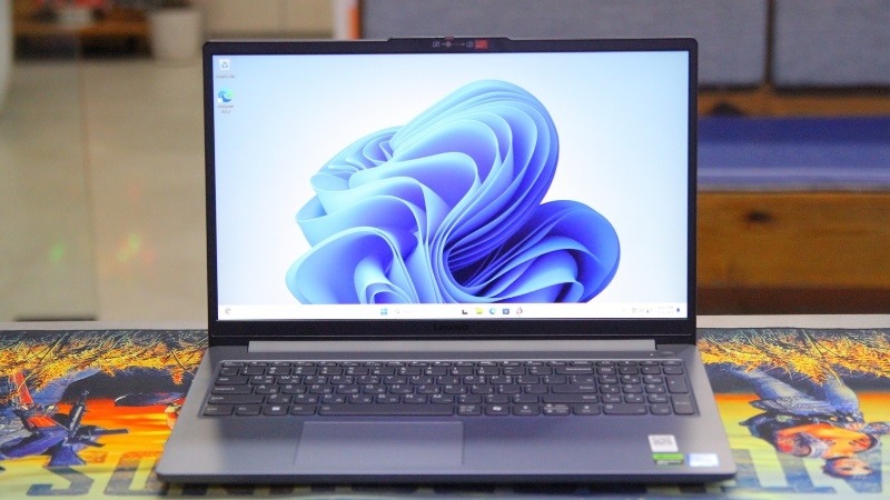 Lenovo Gaming LOQ Essential 15IAX9E i5-12450HX
