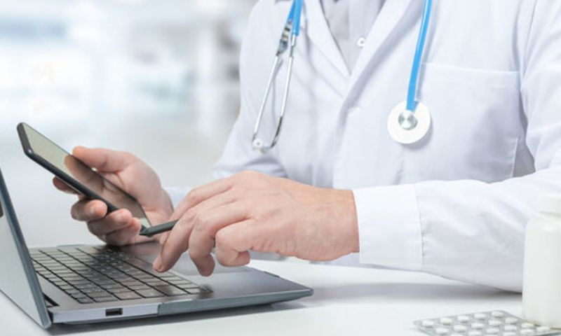 Những tiêu chí nào cần có khi chọn laptop cho sinh viên y khoa?