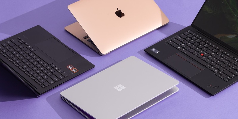 sinh-vien-nen-mua-laptop-hay-pc