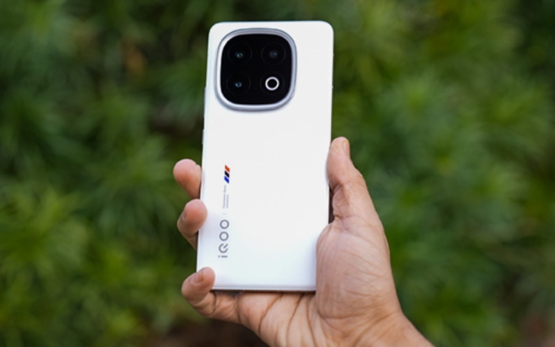 Camera của iQOO 13 khả năng xử lý ảnh trong điều kiện thiếu sáng tốt