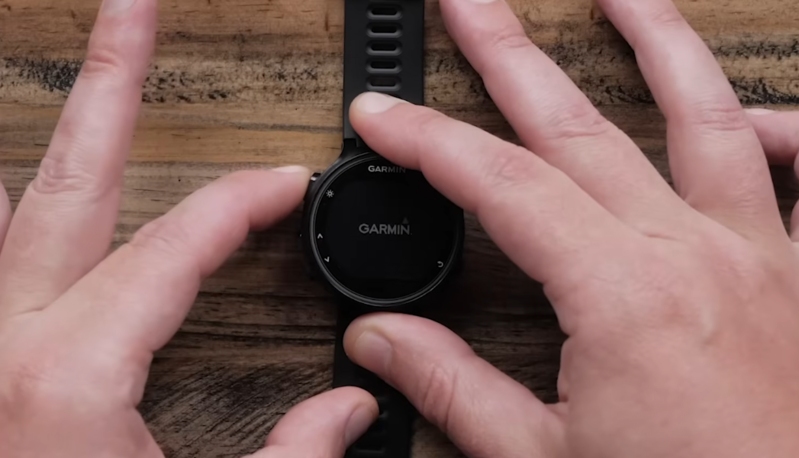 Reset nút cứng đồng hồ Garmin 