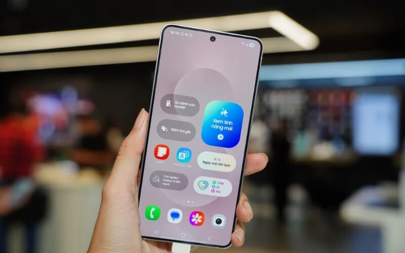 So sánh phần mềm của Samsung S25 Edge vs iPhone 16 Pro Max