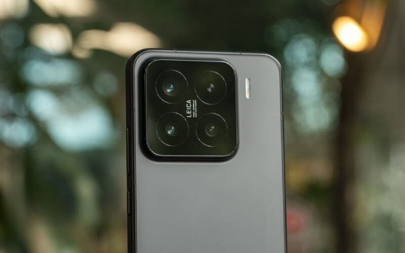 Xiaomi 15 nổi bật với cụm ba camera sau
