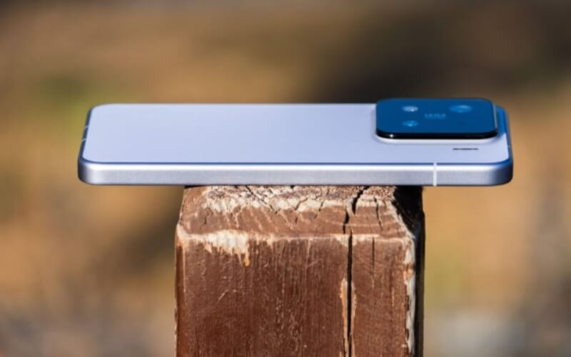 Xiaomi 15 thiết kế vuông vức