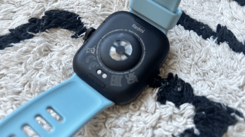 Hệ điều hành và kết nối: Redmi Watch 4 có lợi thế nhờ HyperOS