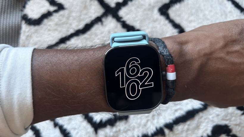 Thiết kế và màn hình Redmi Watch 4 nhỉnh hơn về độ cao cấp