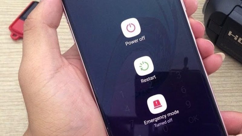 Khởi động lại là cách làm điện thoại Samsung chạy nhanh hơn