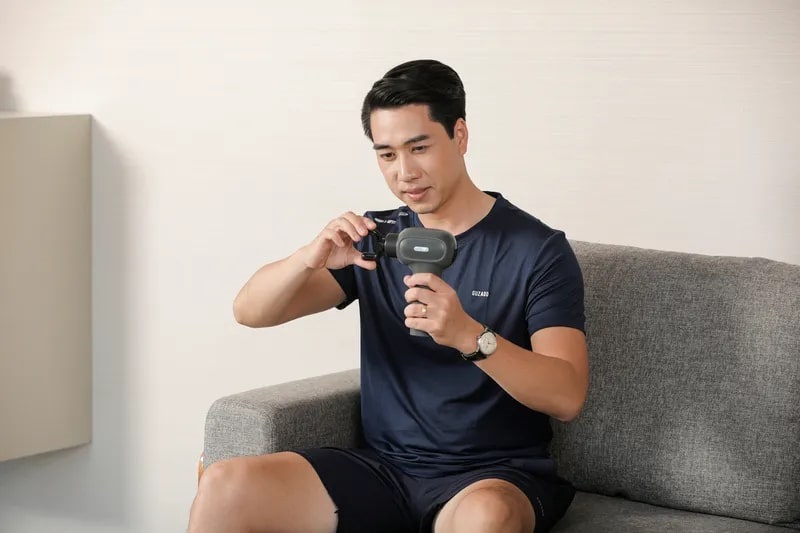 cach-su-dung-may-massage-cam-tay