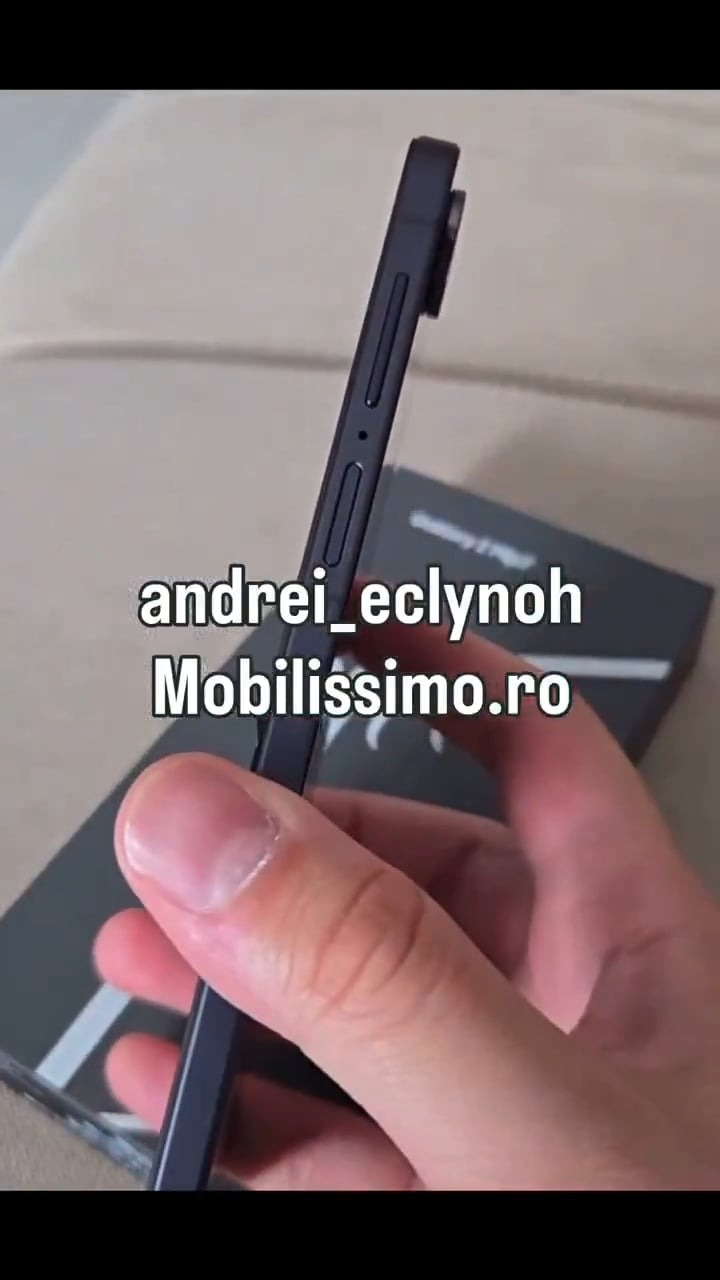man-hinh-ngoai-galaxy-z-flip-7